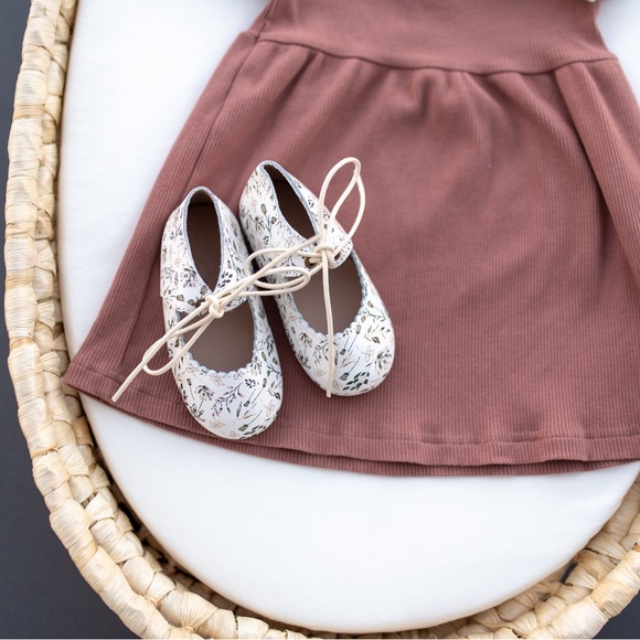 Everly Flats - Vintage Lady- Riley & Co - Picture 6 of 15